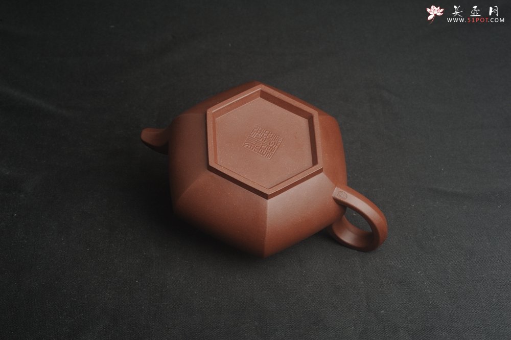 紫砂壶图片：实力派张海艳全手工油润底曹青藏六方壶 线面挺快 - 宜兴紫砂壶网