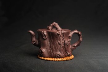 紫砂壶图片：潜力股唐老师 全手工精致老紫泥松桩壶 肌理丰富生动 期待与您结缘 - 宜兴紫砂壶网