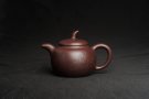 紫砂壶图片：特油润底曹青 全手工一捺底景舟茄段 装饰人物特文气 期待与亲结缘 - 宜兴紫砂壶网