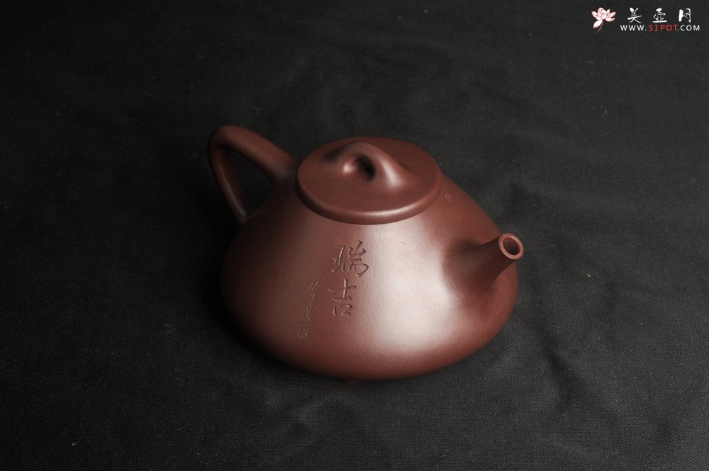 紫砂壶图片：特油润底曹青 全手工子冶石瓢 助工装饰瑞兽 - 宜兴紫砂壶网