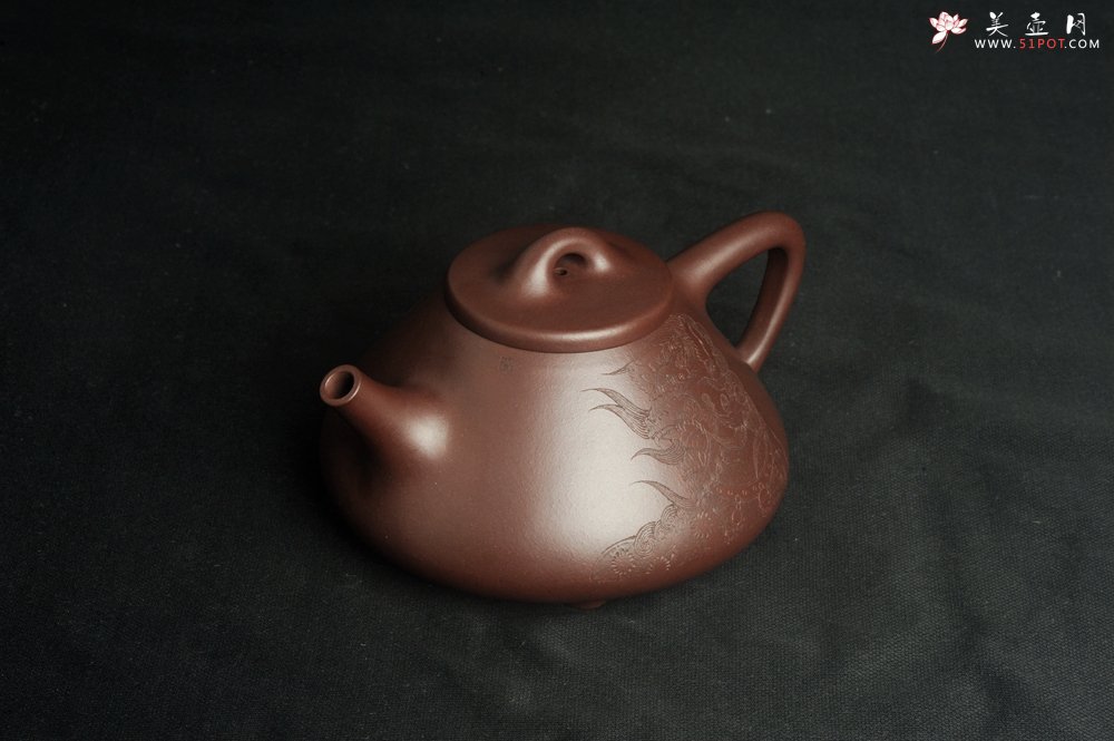 紫砂壶图片：特油润底曹青 全手工子冶石瓢 助工装饰瑞兽 - 宜兴紫砂壶网