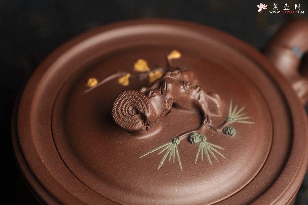 紫砂壶图片：美壶特惠 精致松竹梅岁寒三友竹段壶 茶人醉爱 - 宜兴紫砂壶网