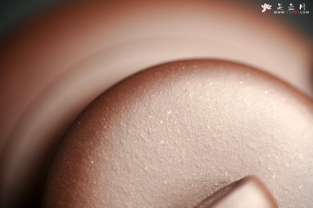 紫砂壶图片：美壶特惠  精致紫泥三足鼎壶 茶人醉爱 - 宜兴紫砂壶网