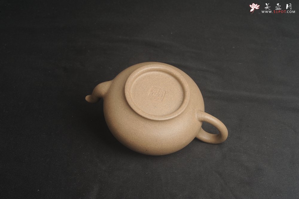 紫砂壶图片：特好高温本山老段泥 全手工高虚扁紫砂茶壶 - 宜兴紫砂壶网