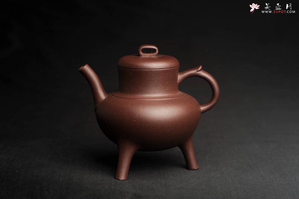 紫砂壶图片：美壶特惠  精致紫泥三足鼎壶 茶人醉爱 - 宜兴紫砂壶网