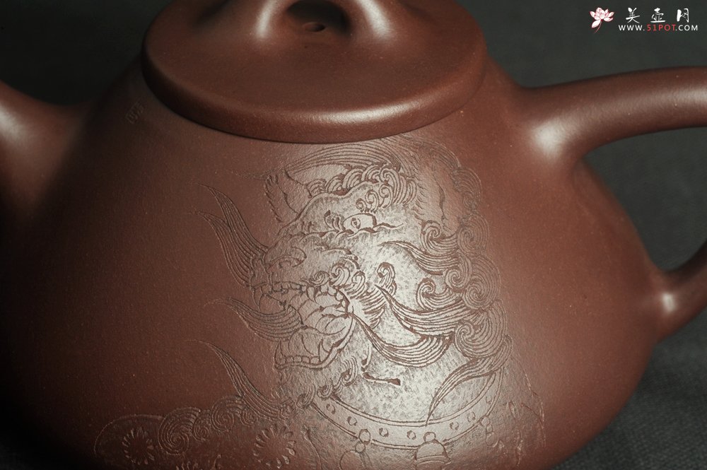 紫砂壶图片：特油润底曹青 全手工子冶石瓢 助工装饰瑞兽 - 宜兴紫砂壶网