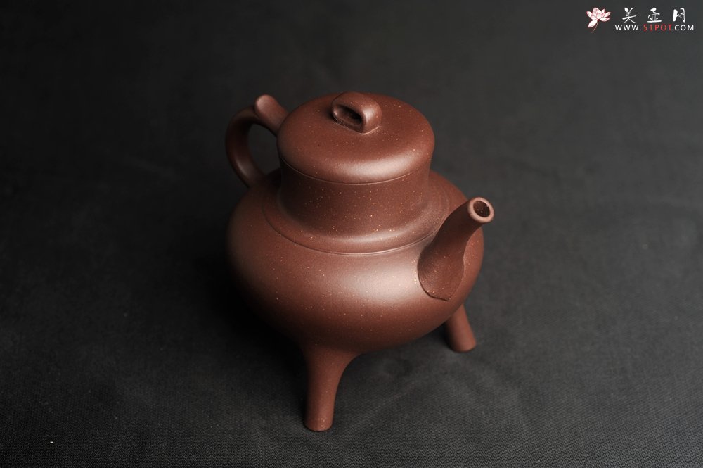 紫砂壶图片：美壶特惠  精致紫泥三足鼎壶 茶人醉爱 - 宜兴紫砂壶网