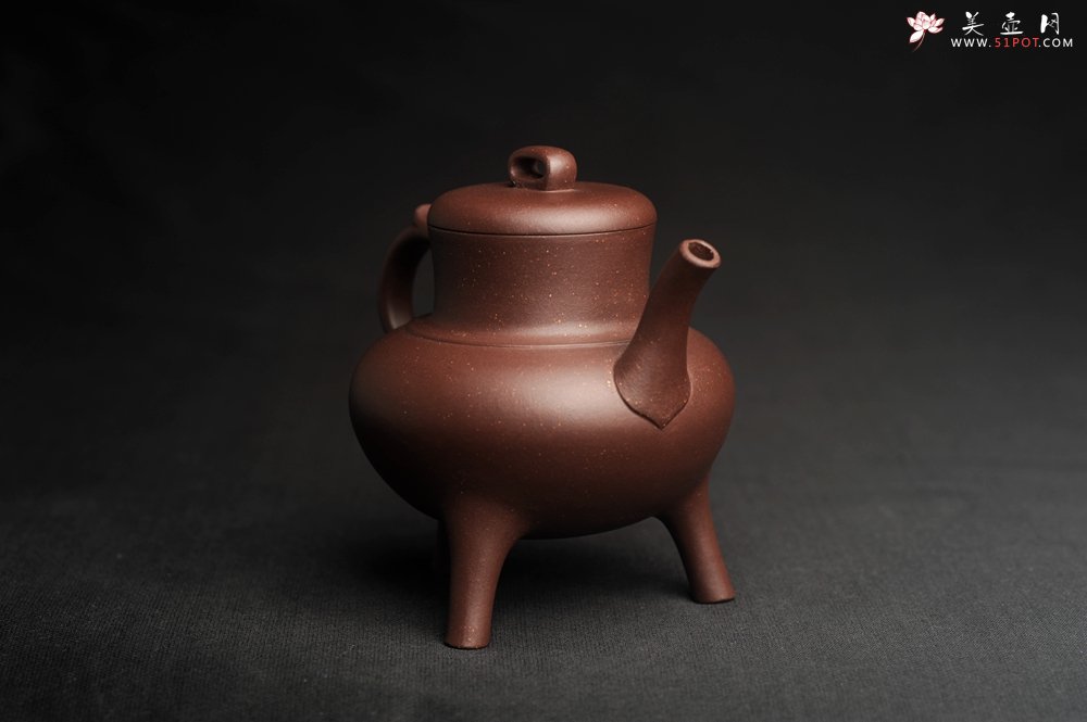 紫砂壶图片：美壶特惠  精致紫泥三足鼎壶 茶人醉爱 - 宜兴紫砂壶网