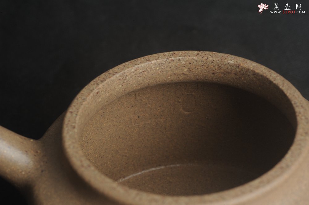 紫砂壶图片：高温油润黄龙山本山老段泥 全手工德中壶 做工特好 居不可无竹 竹笛清风 - 宜兴紫砂壶网