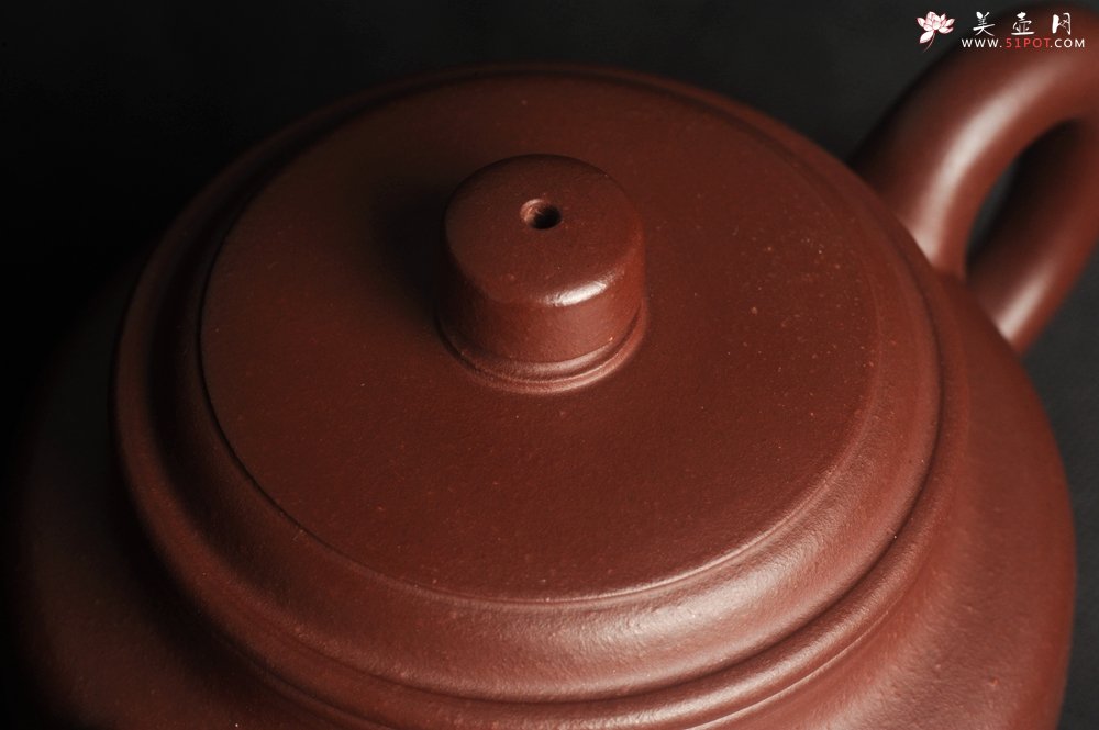 紫砂壶图片：油润黄龙山4号深井红皮龙 全手工德中壶 做工特好 装饰庄周梦蝶图 特文气 - 宜兴紫砂壶网