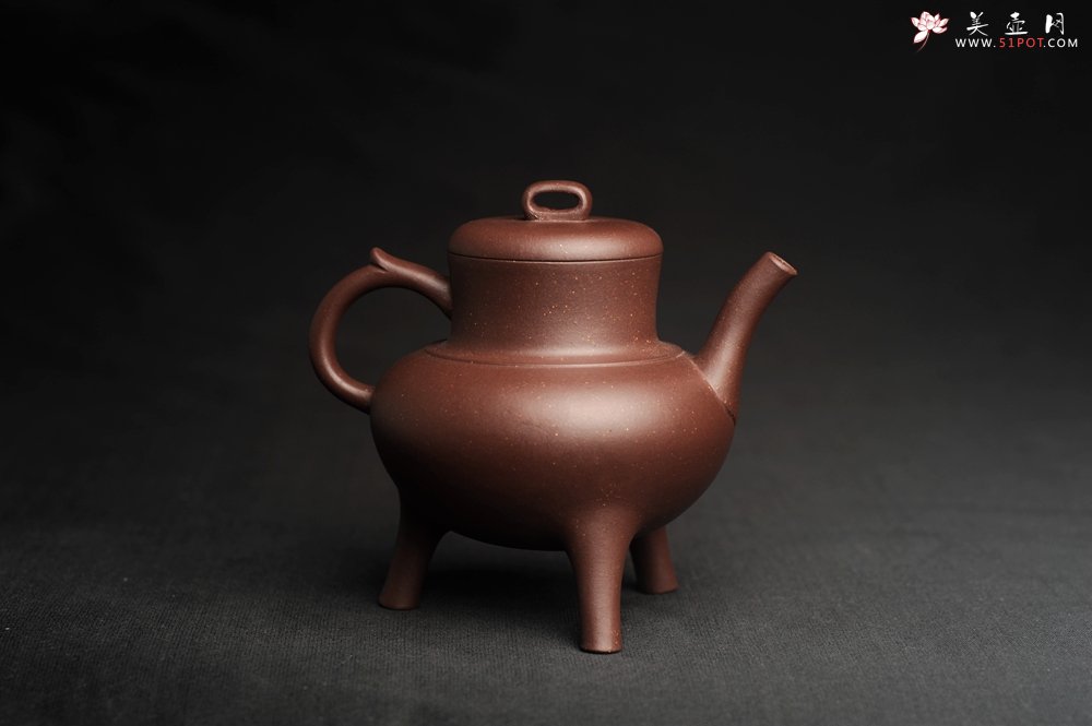 紫砂壶图片：美壶特惠  精致紫泥三足鼎壶 茶人醉爱 - 宜兴紫砂壶网