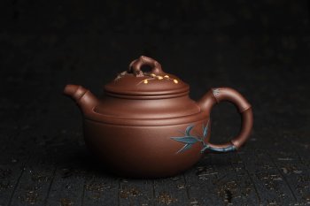 紫砂壶图片：美壶特惠 超精致紫泥松竹梅 竹鼓壶 - 宜兴紫砂壶网