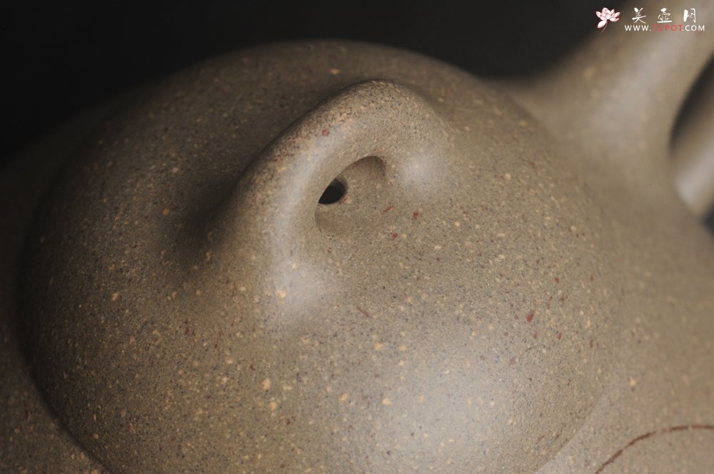 紫砂壶图片：美壶特惠 美壶网特供限量极品高温四号井老青段 精工乳瓢茶壶 装饰人物图 特文气 - 宜兴紫砂壶网