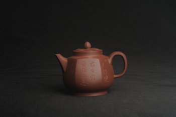 紫砂壶图片：美壶特惠 优质紫泥精工六方华樽壶 - 宜兴紫砂壶网