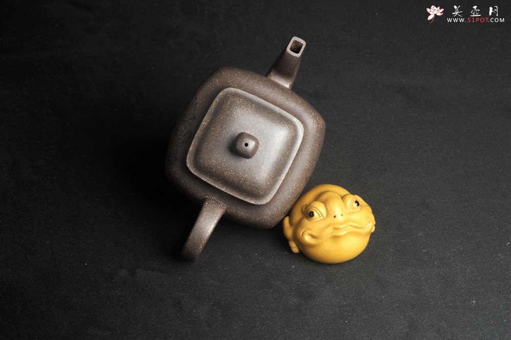 紫砂壶图片：实力派张海艳 全手工油润老青灰段泥重器鸣远四方 气势磅礴 用心之作 装饰人物特文气 - 宜兴紫砂壶网