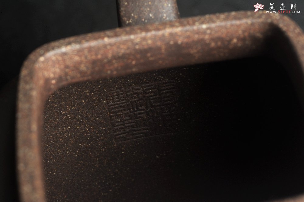 紫砂壶图片：实力派张海艳 全手工油润老青灰段泥重器鸣远四方 气势磅礴 用心之作 装饰拜石图特文气 - 宜兴紫砂壶网