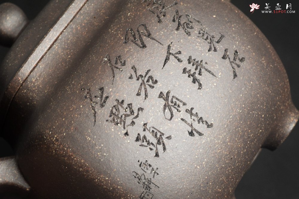 紫砂壶图片：实力派张海艳 全手工油润老青灰段泥重器鸣远四方 气势磅礴 用心之作 装饰拜石图特文气 - 宜兴紫砂壶网