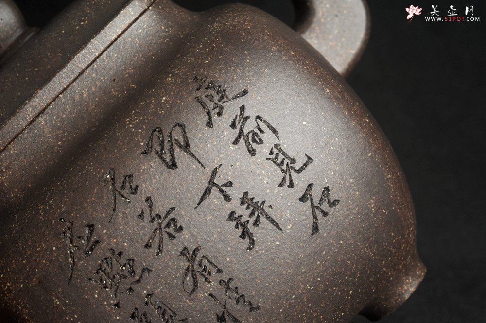 紫砂壶图片：实力派张海艳 全手工油润老青灰段泥重器鸣远四方 气势磅礴 用心之作 装饰拜石图特文气 - 宜兴紫砂壶网