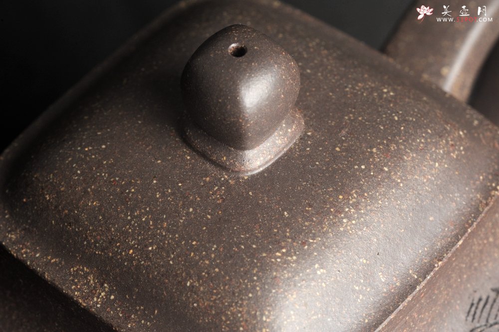 紫砂壶图片：实力派张海艳 全手工油润老青灰段泥重器鸣远四方 气势磅礴 用心之作 装饰人物特文气 - 宜兴紫砂壶网