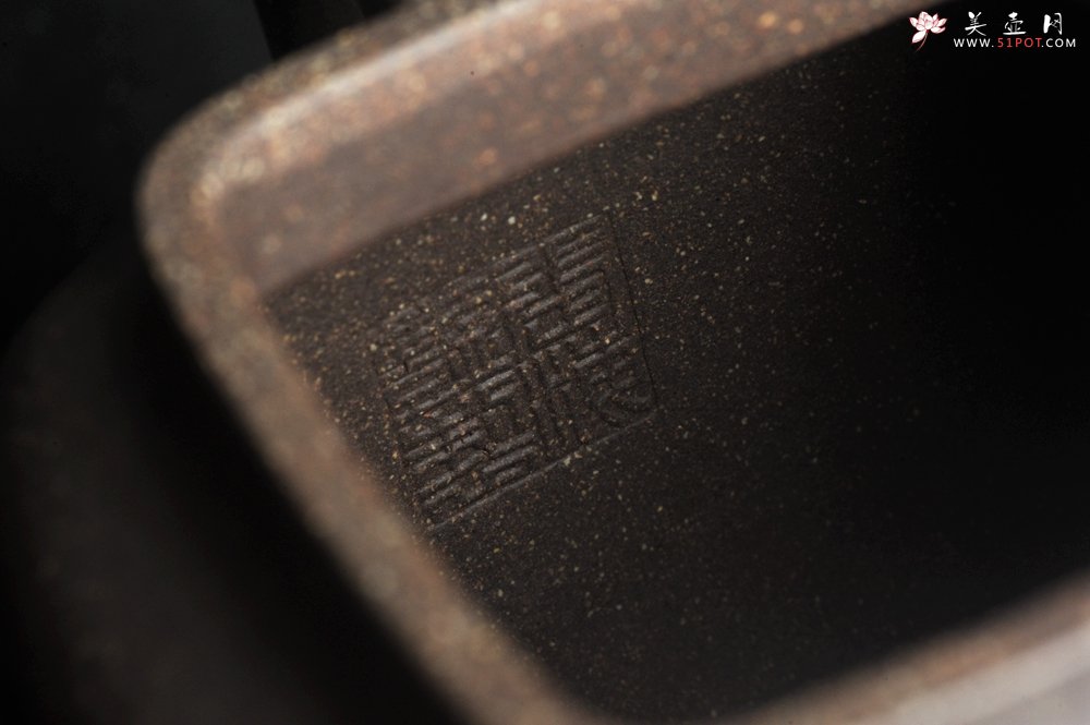 紫砂壶图片：实力派张海艳 全手工油润老青灰段泥重器鸣远四方 气势磅礴 用心之作 装饰人物特文气 - 宜兴紫砂壶网