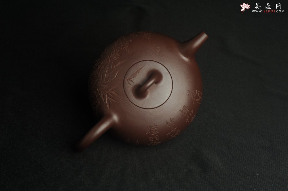 紫砂壶图片：潜力股周小培老师 油润底槽清 卡盖难度相当大 全手工大半月紫砂壶 梅花皎皎类美人 竹枝楚楚若君子 - 宜兴紫砂壶网