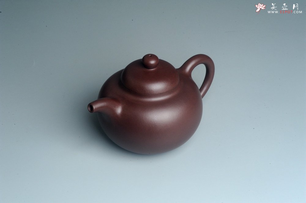 紫砂壶图片：潜力股周小培老师 原创全手工底槽青圆掇壶 - 宜兴紫砂壶网