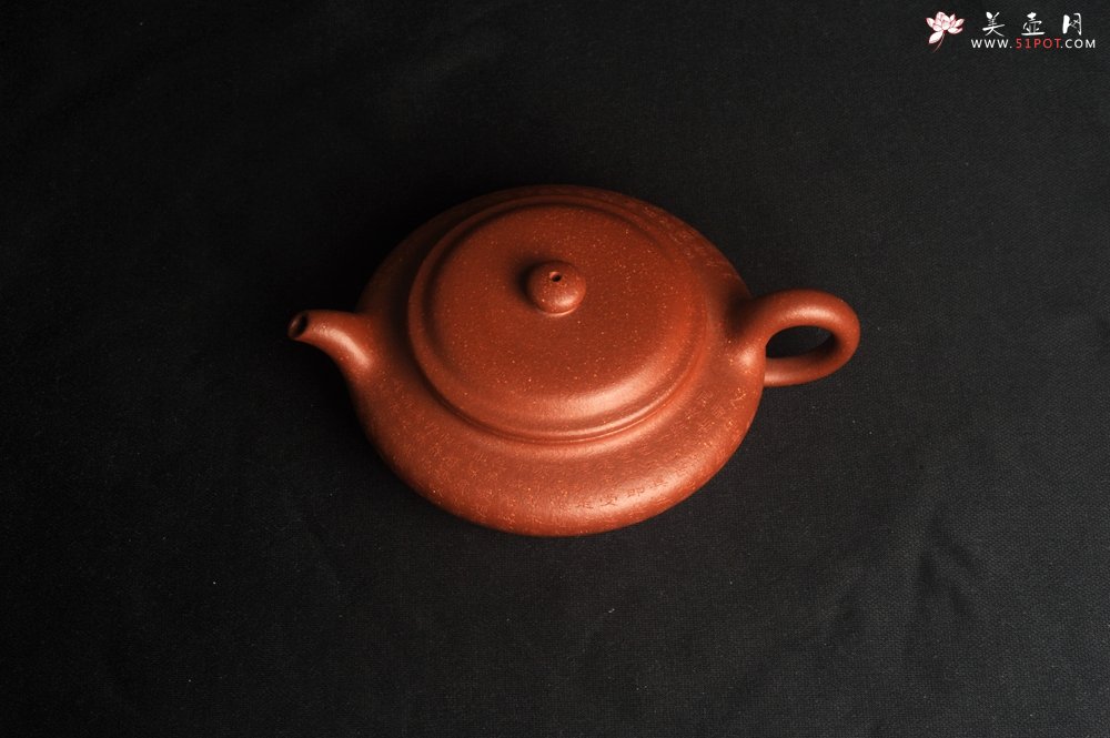 紫砂壶图片：美壶特惠 精致降坡泥心经虚扁壶 茶人醉爱 - 宜兴紫砂壶网