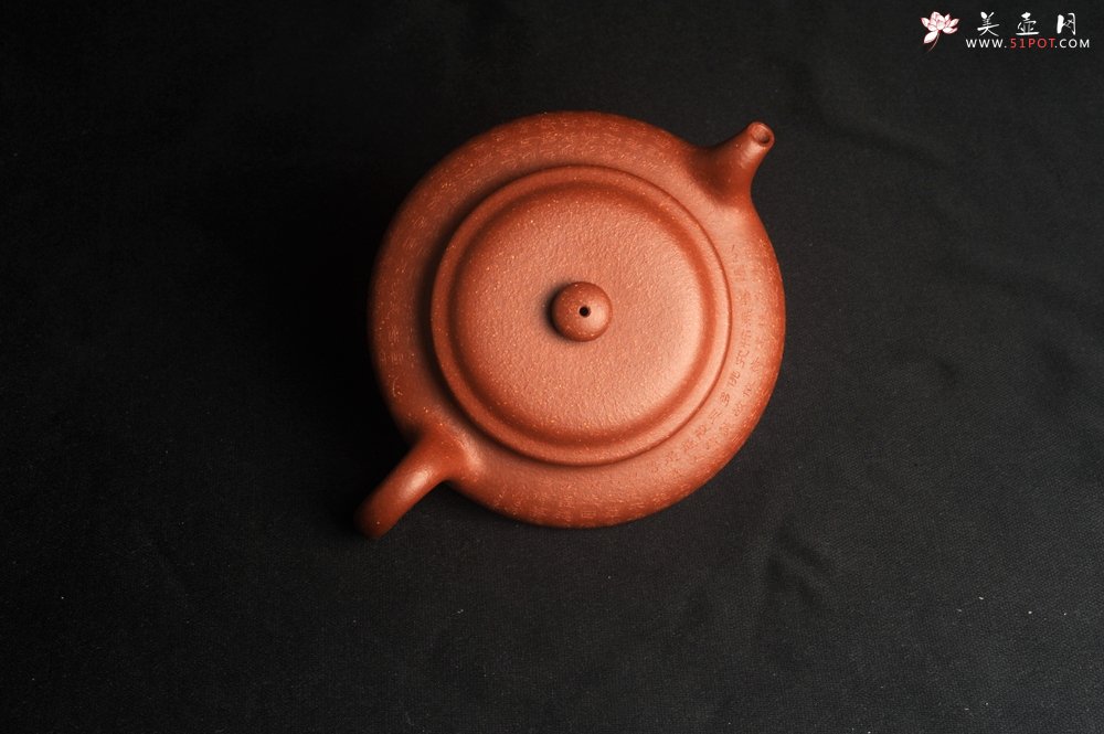 紫砂壶图片：美壶特惠 精致降坡泥心经虚扁壶 茶人醉爱 - 宜兴紫砂壶网