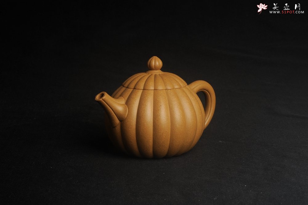 紫砂壶图片：实力派张海艳精工实力之作全手工菊瓣西施壶 壶特好 - 宜兴紫砂壶网