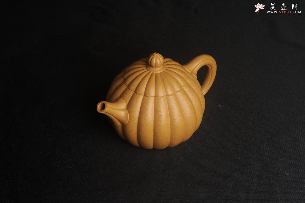 紫砂壶图片：实力派张海艳精工实力之作全手工菊瓣西施壶 壶特好 - 宜兴紫砂壶网