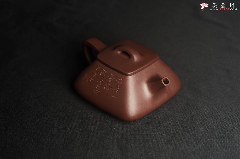 紫砂壶图片：美壶特惠 林旭陶 精致全手工混方石瓢 装饰人物特文气 明月一壶酒 - 宜兴紫砂壶网