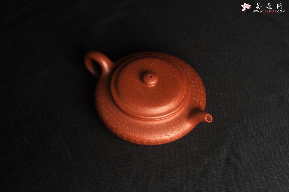 紫砂壶图片：美壶特惠 精致降坡泥心经虚扁壶 茶人醉爱 - 宜兴紫砂壶网