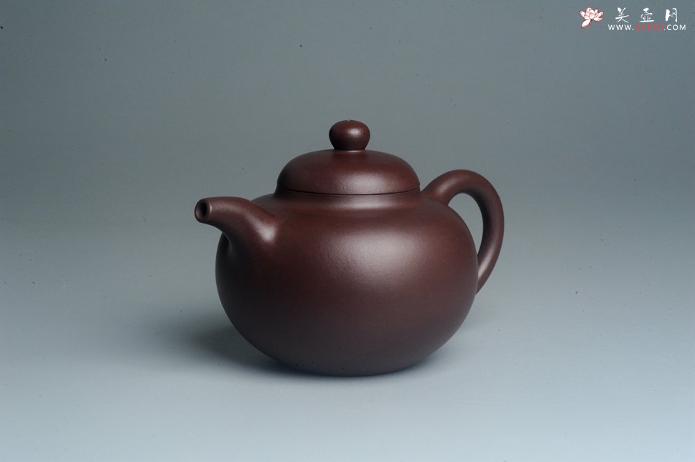 紫砂壶图片：潜力股周小培老师 原创全手工底槽青圆掇壶 - 宜兴紫砂壶网