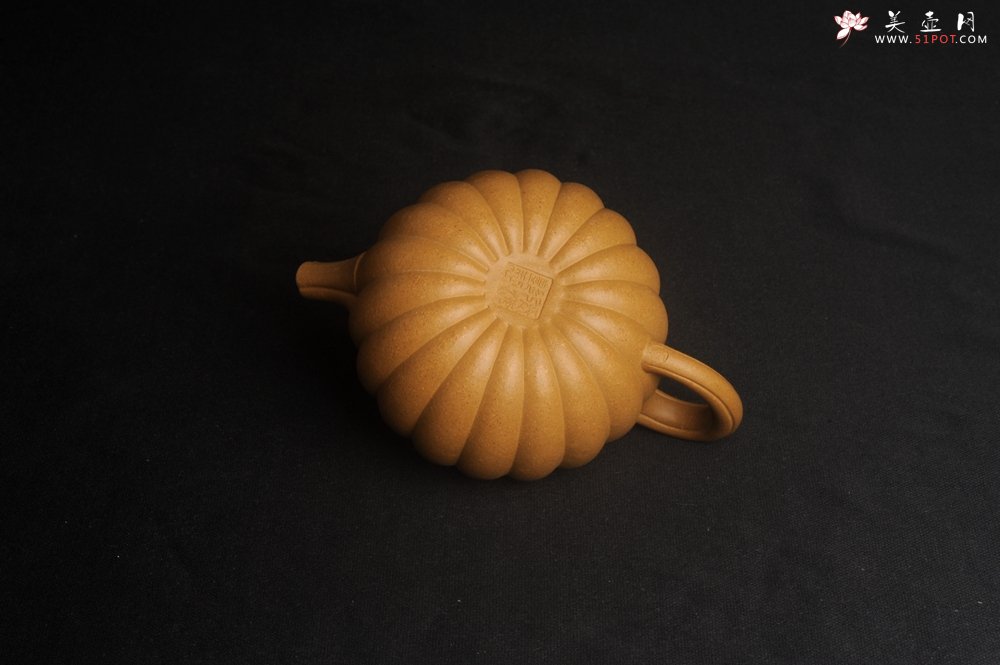 紫砂壶图片：实力派张海艳精工实力之作全手工菊瓣西施壶 壶特好 - 宜兴紫砂壶网