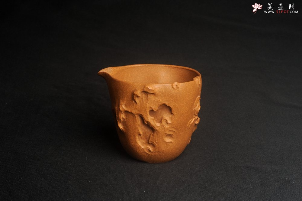 紫砂壶图片：美杯特惠 潜力股赵老师 全手工老黄段泥公道杯 贴页灵动 - 宜兴紫砂壶网