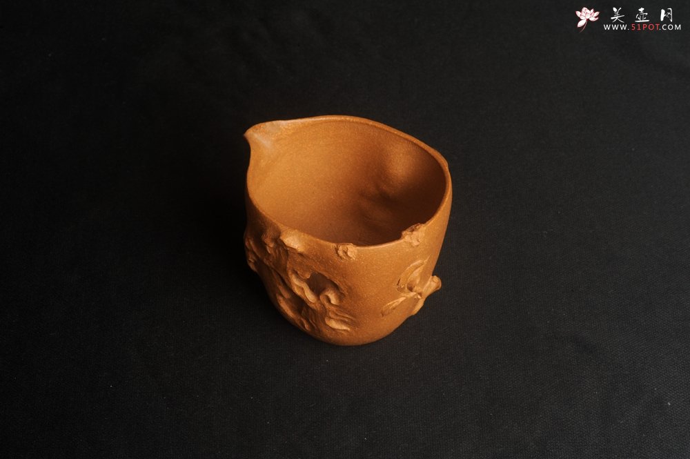 紫砂壶图片：美杯特惠 潜力股赵老师 全手工老黄段泥公道杯 贴页灵动 - 宜兴紫砂壶网