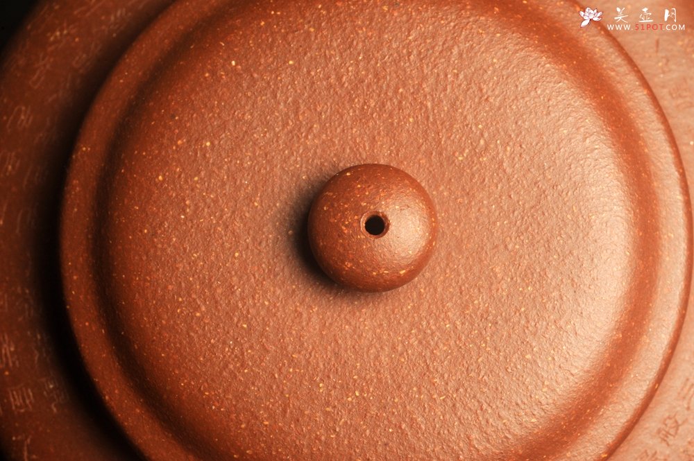 紫砂壶图片：美壶特惠 精致降坡泥心经虚扁壶 茶人醉爱 - 宜兴紫砂壶网