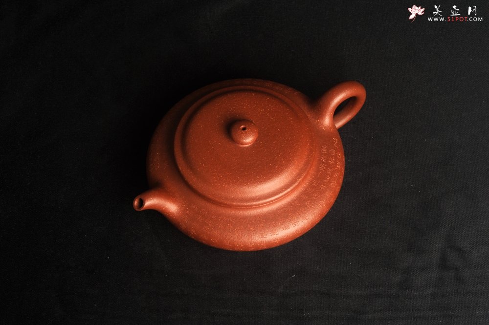 紫砂壶图片：美壶特惠 精致降坡泥心经虚扁壶 茶人醉爱 - 宜兴紫砂壶网