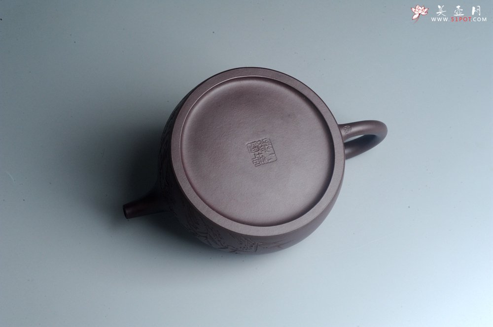 紫砂壶图片：潜力股周小培老师 油润底槽清 卡盖难度相当大 全手工大半月紫砂壶 大象无形 特文气 期待与亲结缘 - 宜兴紫砂壶网