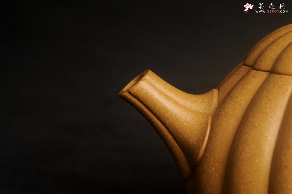 紫砂壶图片：实力派张海艳精工实力之作全手工菊瓣西施壶 壶特好 - 宜兴紫砂壶网