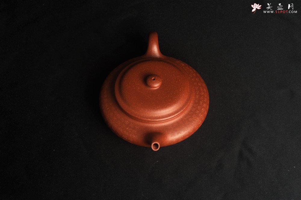 紫砂壶图片：美壶特惠 精致降坡泥心经虚扁壶 茶人醉爱 - 宜兴紫砂壶网