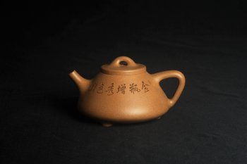 紫砂壶图片：美壶特惠 特精致老黄段子冶石瓢 金瓶增秀色 特文气 - 宜兴紫砂壶网