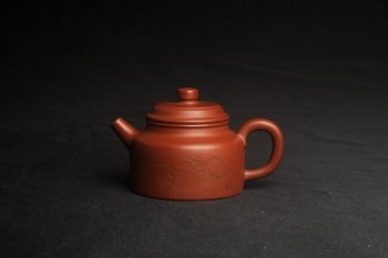 紫砂壶图片：油润老清水泥全手工小品德中壶 装饰虾图 茶亦醉人 特实用文气 - 宜兴紫砂壶网