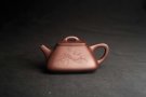 紫砂壶图片：美壶特惠  林旭陶 精致全手工混方石瓢  装饰人物特文气 阳羡有蜀意,东坡爱此居 - 宜兴紫砂壶网