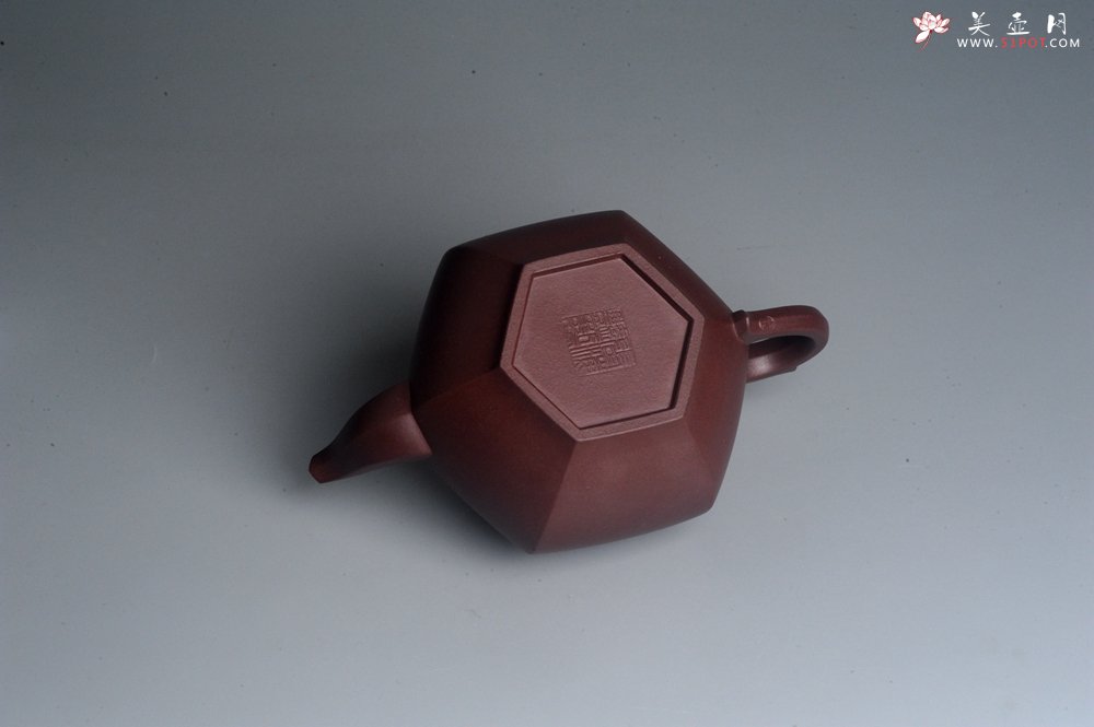 紫砂壶图片：实力派张海艳全手工纯色底曹青六方笑樱壶 做工灰常精致 气韵流畅 - 宜兴紫砂壶网