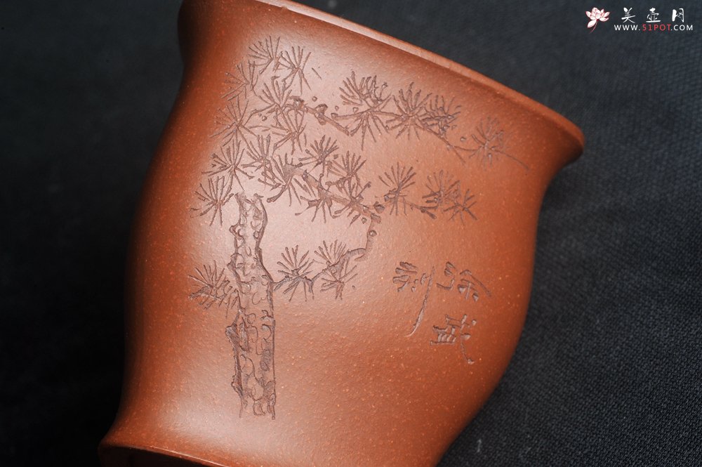 紫砂壶图片：美杯特惠 精致降坡泥三角主人杯 茶杯 梅香竹影青松 特文气 - 宜兴紫砂壶网