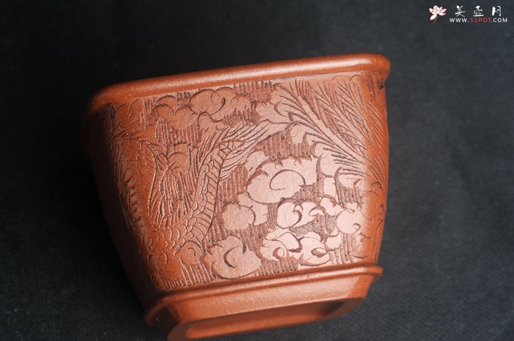 紫砂壶图片：精致降坡泥四方龙凤杯主人杯 茶杯 特文气 - 宜兴紫砂壶网