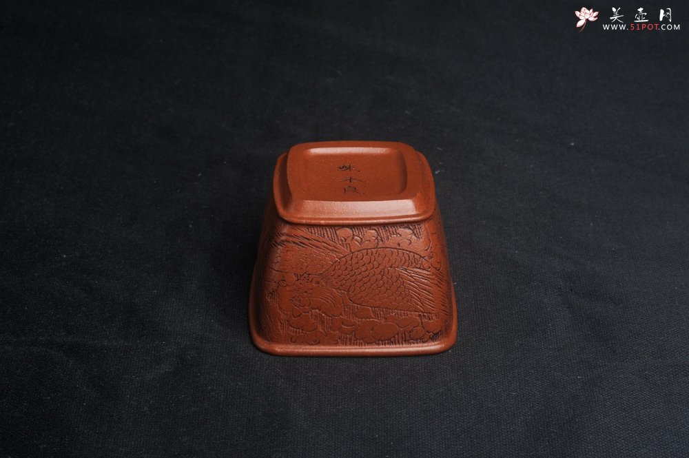 紫砂壶图片：精致降坡泥四方龙凤杯主人杯 茶杯 特文气 - 宜兴紫砂壶网