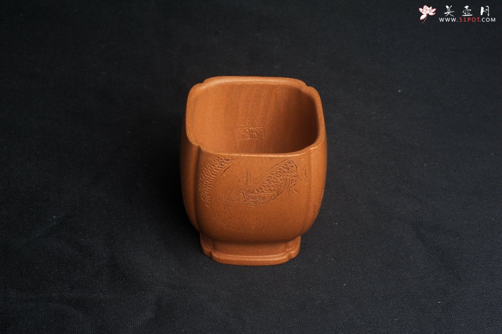 紫砂壶图片：美杯特惠 特好降坡泥 精致四方抽角大号主人杯 四面瑞兽 寓意吉祥 高性价比 - 宜兴紫砂壶网