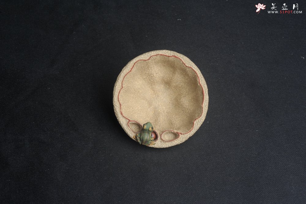 紫砂壶图片：美杯特惠 精致段泥青蛙莲子主人杯 - 宜兴紫砂壶网